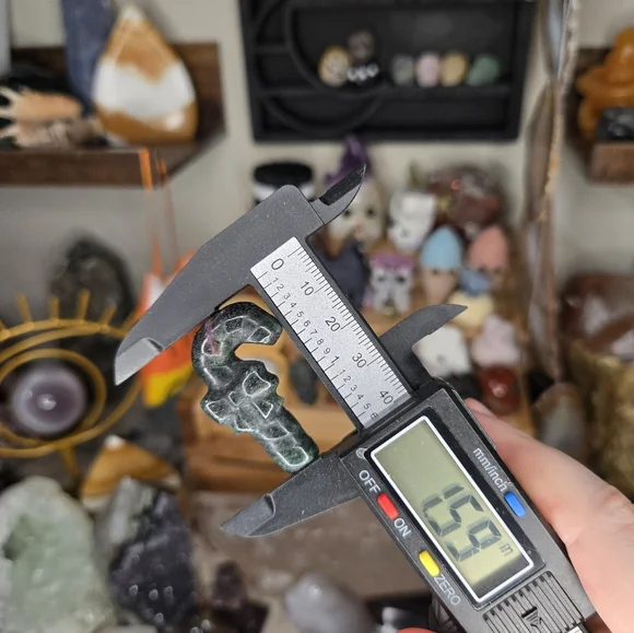 ONE Mini Candy Cane Crystal Carving - Picture 4 of 8